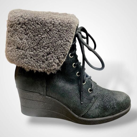 Ugg Zea Wedge Ankle Boot Womens 7 Sheepskin Fur Trim Black Suede Lace Up 1003360 - Picture 1 of 10